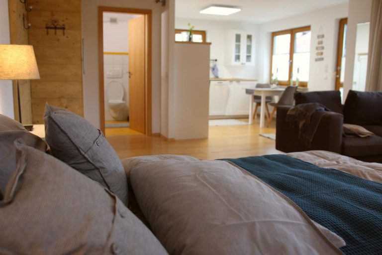 Ferienwohnung-Annette-Neuffen-WohnenSchlafen-05